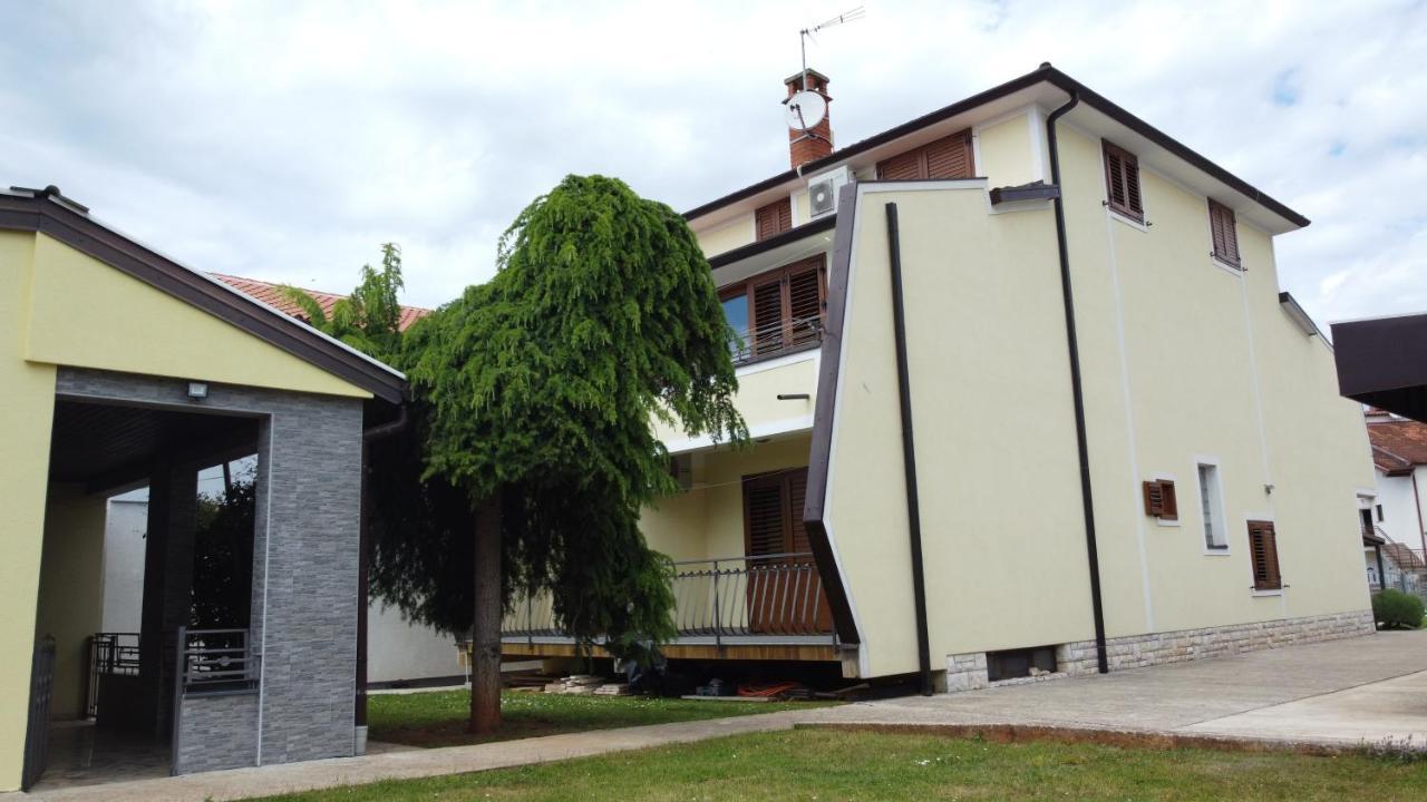 Apartments Krnjic อูมัค ภายนอก รูปภาพ