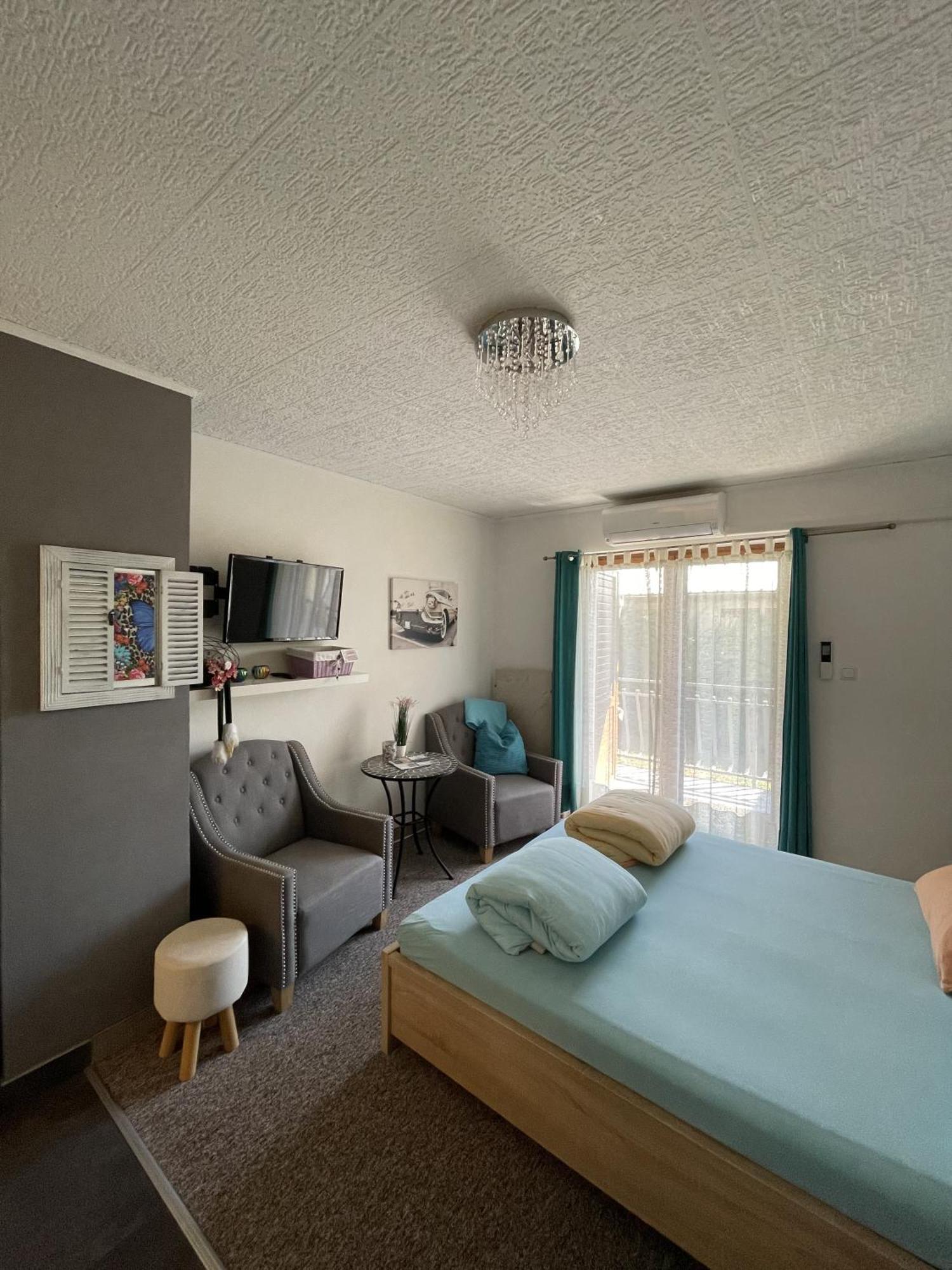 Apartments Krnjic อูมัค ภายนอก รูปภาพ